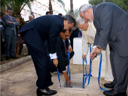 Primera piedra en mayo de 2013 de la sede de Universidad Cat&oacute;lica de Murcia en San Juan (Alicante).