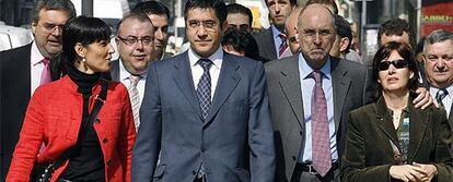 Los líderes del PSE-EE acceden la a sede del Tribunal Superior de Justicia del País Vasco para declarar por su reunión con la cúpula de Batasuna en julio de 2006.