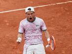 Argentina's Diego Schwartzman celebrates after defeating Germany's Jan-Lennard Struff during their fourth round match on day 9, of the French Open tennis tournament at Roland Garros in Paris, France, Monday, June 7, 2021. (AP Photo/Thibault Camus)