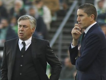 El entrenador del Real Madrid Carlo Ancelotti y el del Betis Juan Carlos Garrido