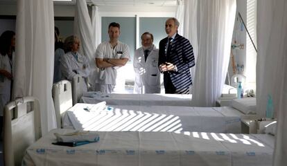 El consejero de Sanidad de la Comunidad de Madrid, Enrique Ruiz Escudero, visita las nuevas instalaciones de Urgencias.