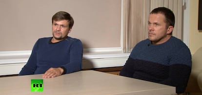 Anatoli Chepiga y Alexander Mishkin (identificados entonces como Alexander Petrov y Ruslán Boshirov), espías rusos acusados por el Reino Unido del ataque a Serguéi Skripal, en una captura de su entrevista con Margarita Simonián en 'Russia Today' en 2018.