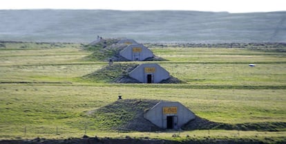 La compañía Vivos xPoint adquirió un antiguo depósito de municiones del ejército y ha reconvertido los 575 silos en apartamentos bajo tierra.