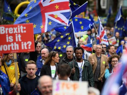 Manifestación contra el Brexit, ayer en Birmingham, donde los 'tories' celebran su congreso.