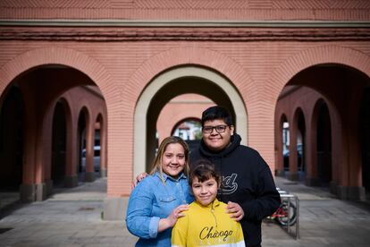 Ana Gabriela junto a sus hija Gabriela y su hijo Joel, una familia nicaragüense que vive en Pamplona después de que la madre emigrara en primer lugar de su país.