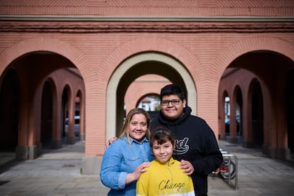 Ana Gabriela junto a sus hija Gabriela y su hijo Joel, una familia nicaragüense que vive en Pamplona después de que la madre emigrara en primer lugar de su país.
