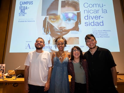 Desde la izquierda, Diego Soliveres, Lucía Assué, Anna Marchessi y Emilio Papamija, en el campus de la Academia de Cine en Valencia.