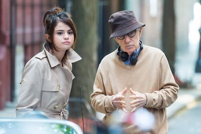 Selena Gomez y Woody Allen, durante el rodaje de la última película del director el pasado 11 de septiembre.