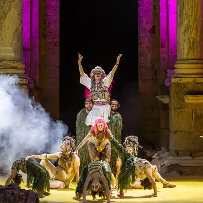 Escena de la obra 'La Paz', Festival de Teatro de Mérida. Fotografía: JERO MORALES