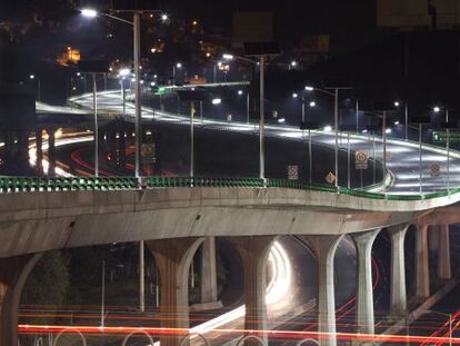 Entrada en la autopista elevada Viaducto Bicentenario, construida y operada por OHL M&eacute;xico.