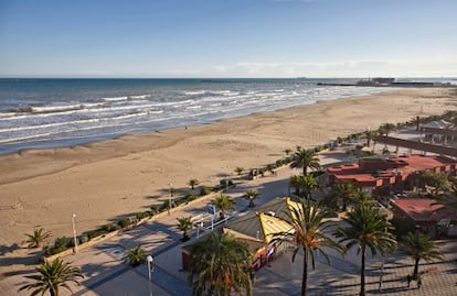 La playa del puerto de Sagunto.