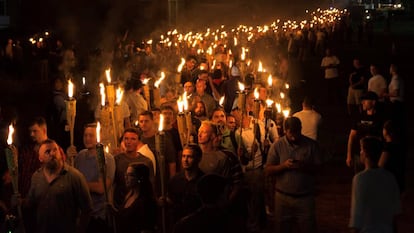 Marcha de supremacistas em 11 de agosto em Charlottesville, em 2017.