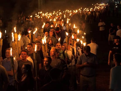 Marcha de supremacistas el 11 de agosto en Charlottesville.