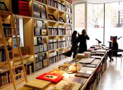 La librería, presentada ayer, ocupa la planta básica del nuevo espacio.