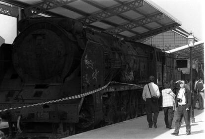 Dos de los capítulos de la novela del escritor andaluz se desarrollan en el tren, en un viaje en el que los protagonistas viajan en el expreso de Andalucía.