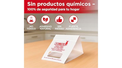 Trampas para cucarachas sobre fondo blanco.