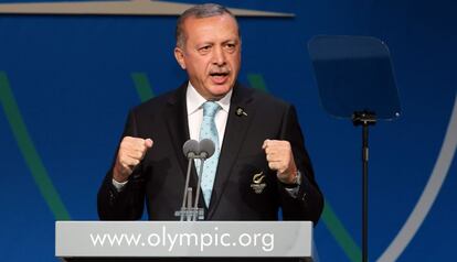 El primer ministro de Turquia, Recep Tayyip Erdogan, durante la exposición del proyecto.