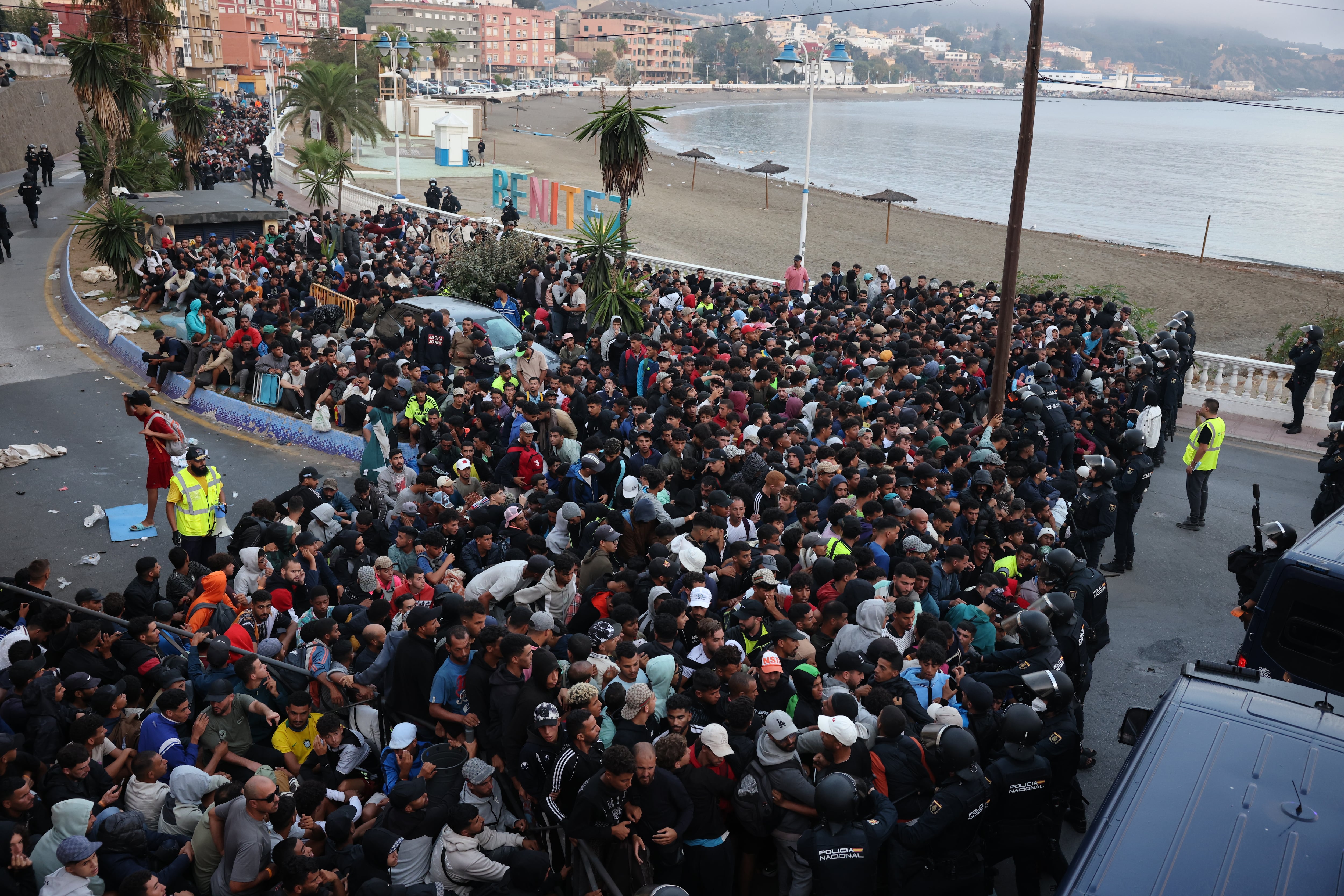 Looking for votes in Ceuta's basurals