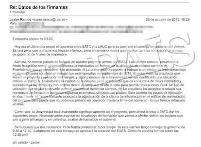 Correo de Javier Ramos en el que habla de la arquitecta y de la ubicación que han encontrado para el hangar.