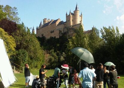 Un rodaje delante del Alcázar de Segovia.