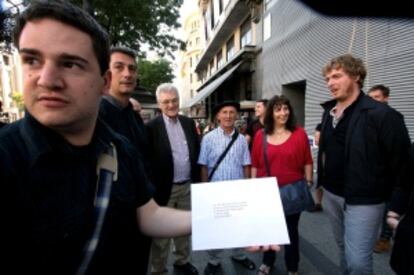Los firmantes del acuerdo de Gernika entregan en Instituciones Penitenciarias un documento con sus reivindicaciones para los presos de ETA.