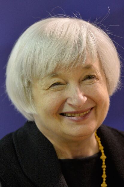 Janet Yellen (1946) - Economista. A principios de 2014 fue nombrada Presidenta de la Reserva Federal (FED) convirtindose en la primera mujer en desempe?ar este cargo. Anteriormente, fue vicepresidenta de este sistema bancario central estadounidense.