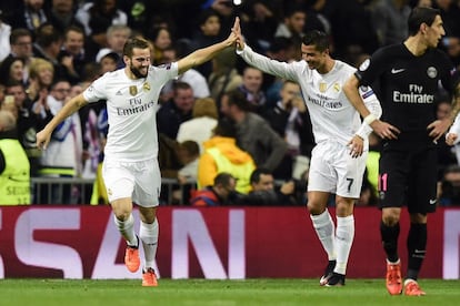 Nacho celebra su gol al PSG junto a Cristiano Ronaldo.