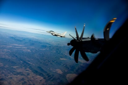Vuelo de un Airbus A400M desde la base de Torrejón (Madrid) a la base de Morón (Sevilla) junto a dos Eurofighter Typhoon, en septiembre de 2024.