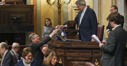 Gallard&oacute;n entrega su voto a Posada.