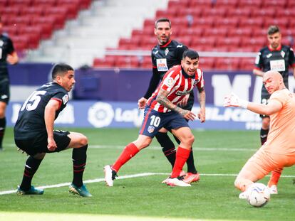 Correa marca su segundo gol ante el Eibar este domingo en el Wanda Metropolitano.