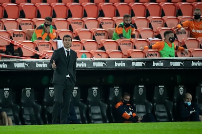 Javi Gracia durante el último partido del Valencia ante el Getafe en Mestalla el pasado domingo.