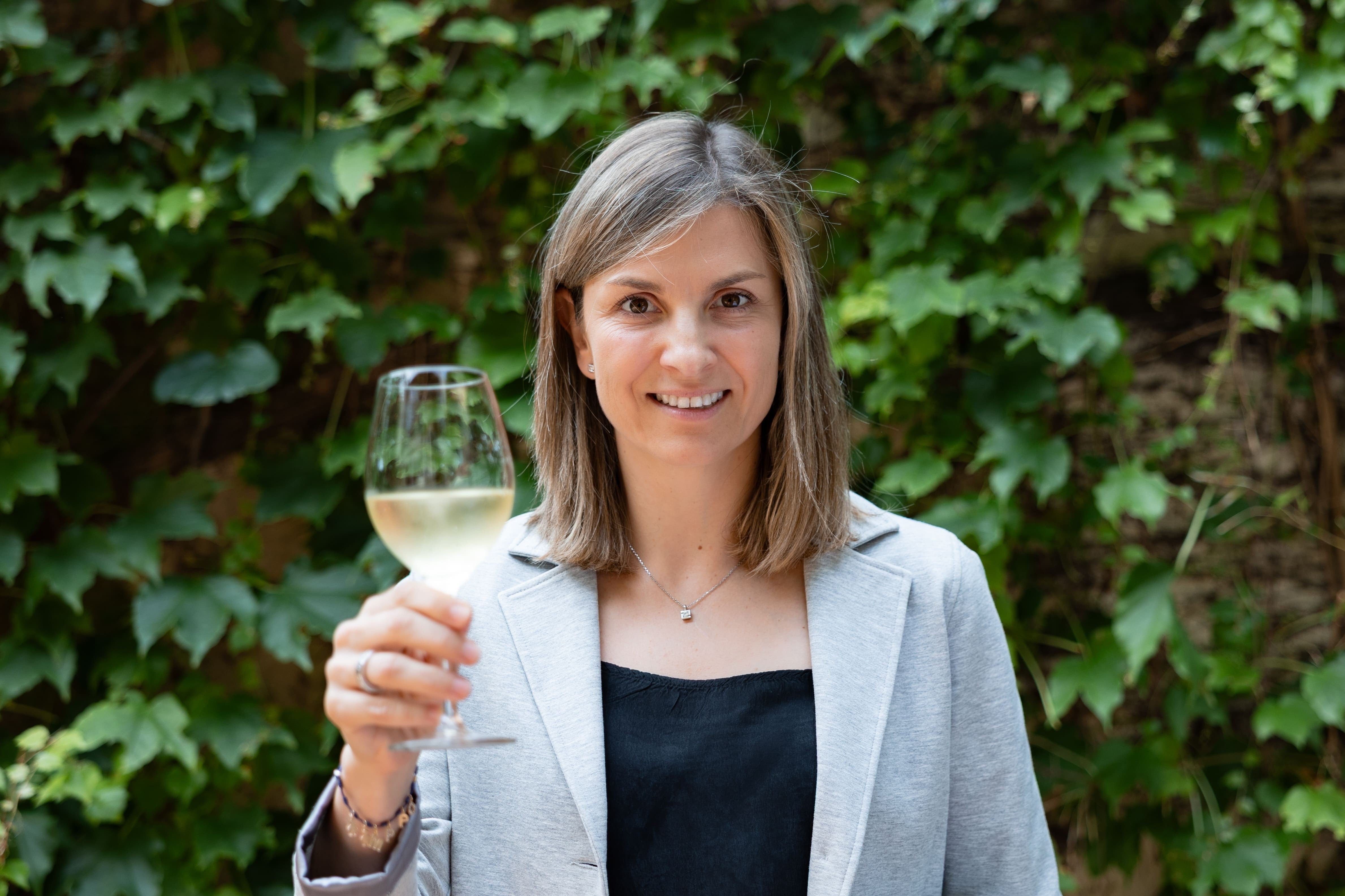 El sector del cava elige a su primera presidenta para frenar su declive