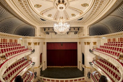 La renovada Staatsoper Unter den Linden desde el escenario 