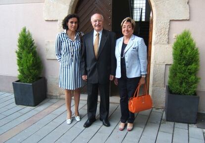 Llu&iacute;s Fernando Caldentey, con dos dirigentes del PP