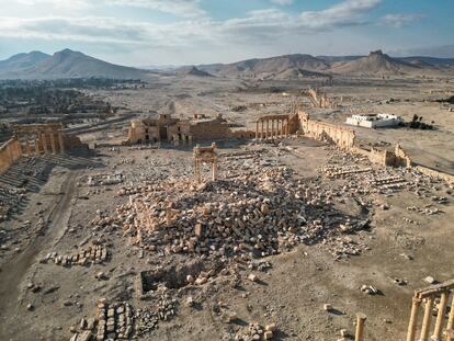 Tan solo el pórtico del templo del dios Bel ha quedado en pie después de que los yihadistas del Estado Islámico dinamitaran las milenarias ruinas en 2016. 