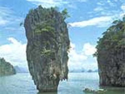 Islotes en Phang Nga cerca de la isla de Phyket, en la costa occidental de Tailandia