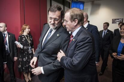 Mariano Rajoy y el primer ministro irland&eacute;s, Enda Kenny, en Bruselas el 19 de marzo.
  