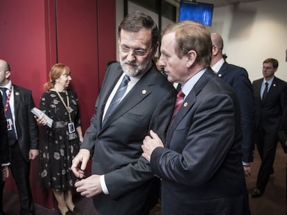 Mariano Rajoy y el primer ministro irland&eacute;s, Enda Kenny, en Bruselas el 19 de marzo.
  