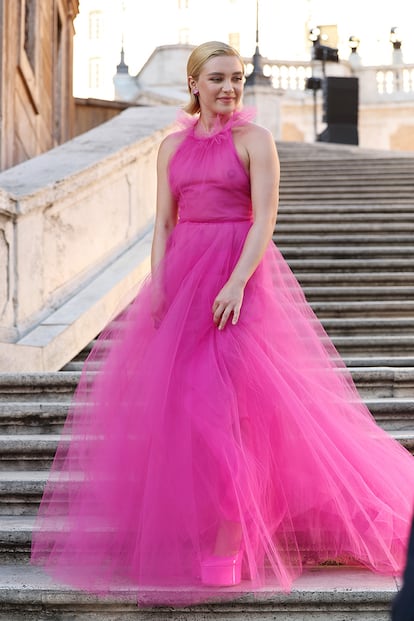 Florence Pugh, con vestido fucsia de Valentino.