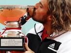 Roquebrune Cap Martin (France), 18/04/2021.- Stefanos Tsitsipas of Greece celebrates with the trophy after winning his final match against Andrey Rublev of Russia at the Monte-Carlo Rolex Masters tournament in Roquebrune Cap Martin, France, 18 April 2021. (Tenis, Francia, Grecia, Rusia) EFE/EPA/SEBASTIEN NOGIER