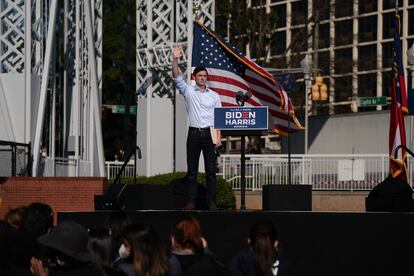 El candidato demócrata a senador Jon Ossoff, este lunes, en Atlanta, Georgia.