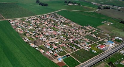 Vista aérea de la parcelación ilegal de Las Pitas en Medina Azahara, en Córdoba.