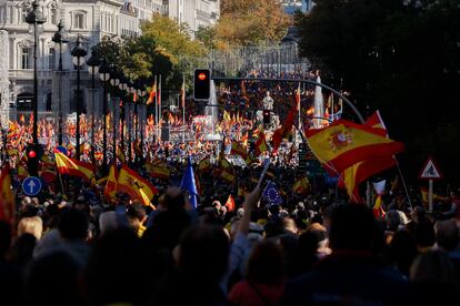 Decenas de miles de personas en el centro de Madrid, este sábado.