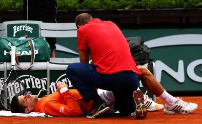 Djokovic, atentido durante el duelo ante Müller.