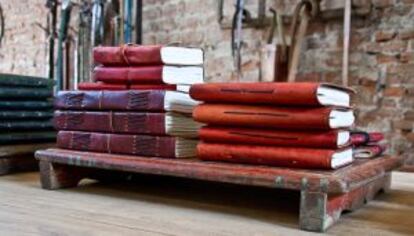 Cuadernos a la venta en Raw Materials.