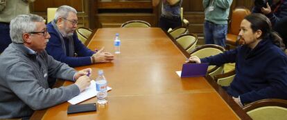 Pablo Iglesias, durante su reunión con Ignacio Fernández Toxo (CC OO) y Cándido Méndez (UGT).