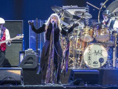 John McVie y Stevie Nicks de Fleetwood Mac en el concierto del Festival de la  Isla de Wight.