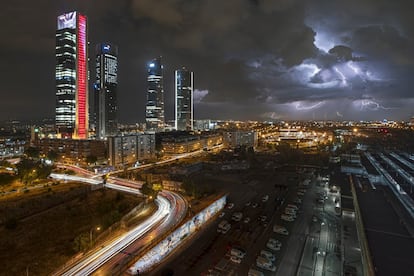 Aunque para su entorno “siempre hacía las mismas fotografías”, la realidad es que cada una de las imágenes cuenta con elementos diferentes. “La idea era sumar retos fotográficos e incorporar nuevos elementos: colores del cielo, fenómenos meteorológicos como tormentas o nieblas, diferentes momentos del día…”, explica a ‘El Viajero’. 