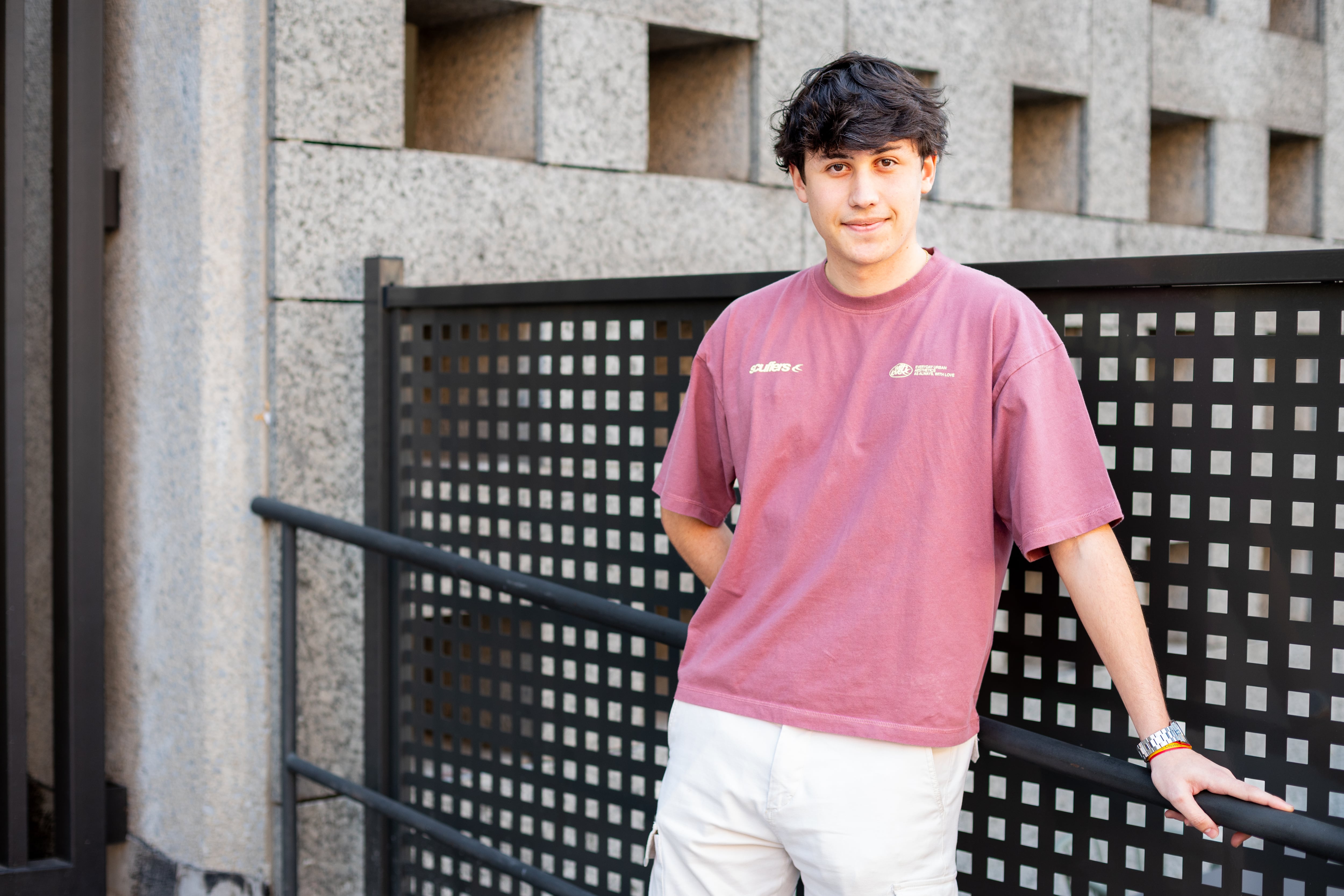 Gonzalo Sitges, estudiante de la Universidad CUNEF, a la salida de la facultad, en Madrid, a 25 de febrero.
