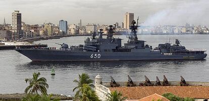 El destructor ruso 'Almirante Chabanenko' a su llegada a la bahía de La Habana